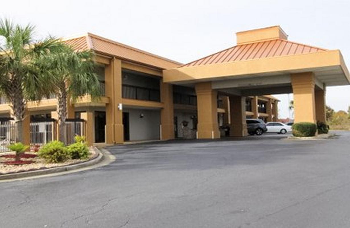 Quality Inn & Suites Near Robins Air Force Base Warner Robins Exterior foto