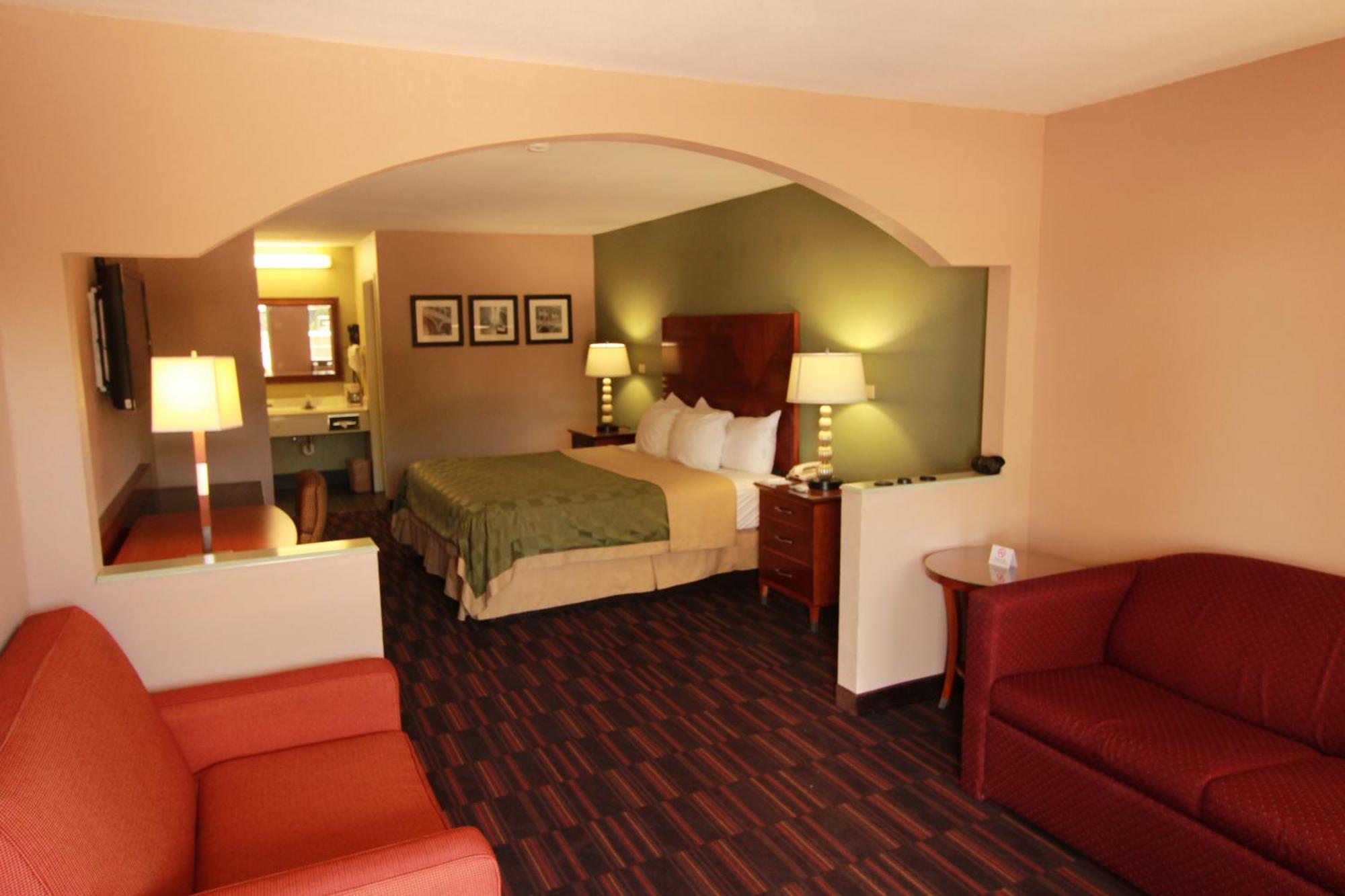Quality Inn & Suites Near Robins Air Force Base Warner Robins Exterior foto