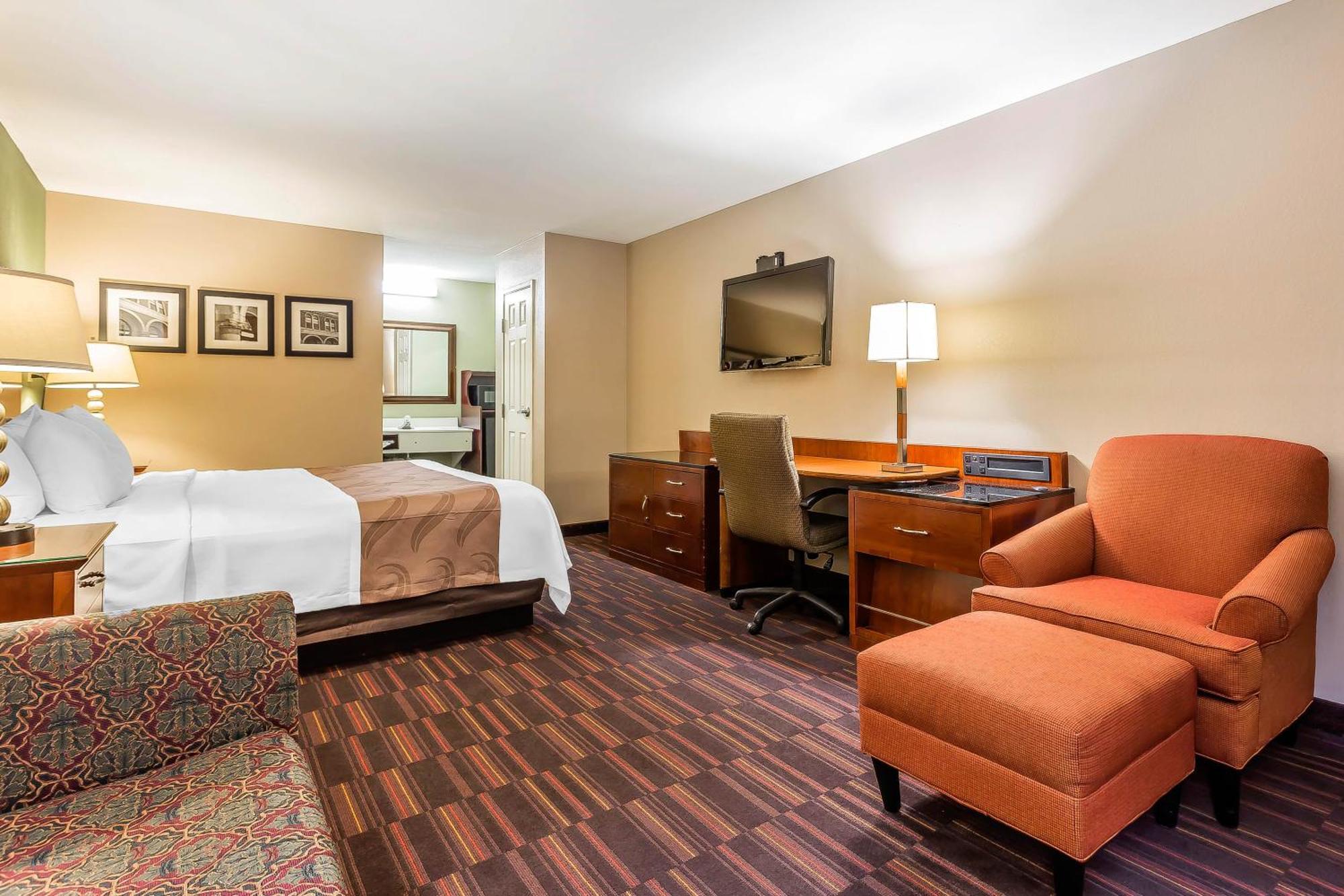 Quality Inn & Suites Near Robins Air Force Base Warner Robins Exterior foto