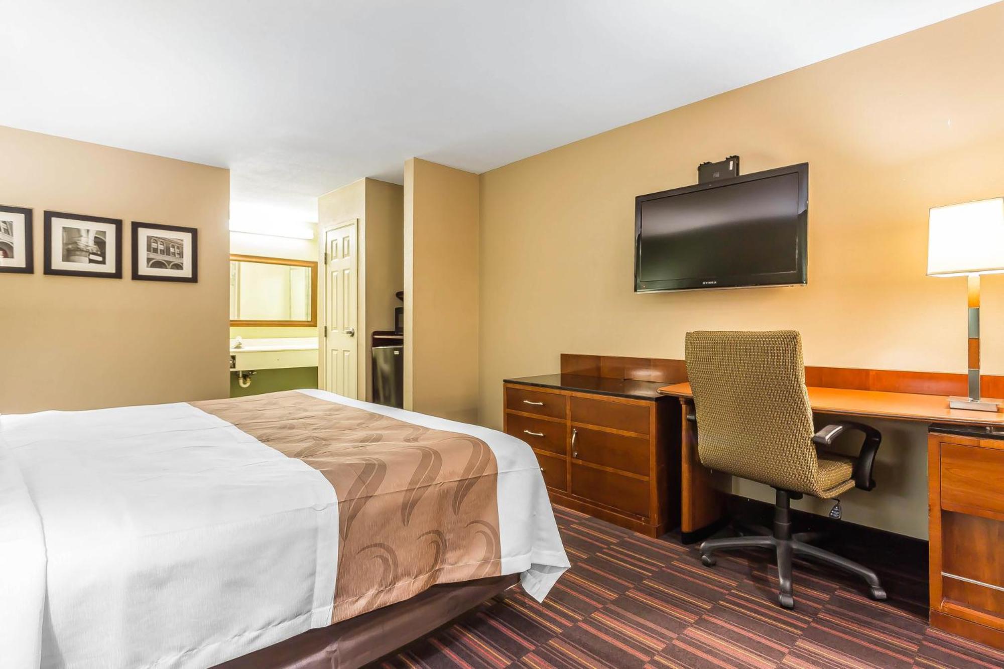 Quality Inn & Suites Near Robins Air Force Base Warner Robins Exterior foto